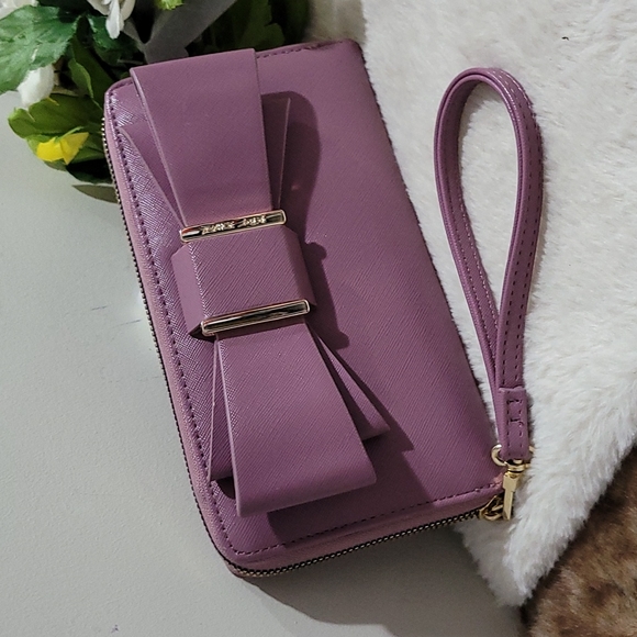 Betsey Johnson bow wristlet - Picture 2 of 6
